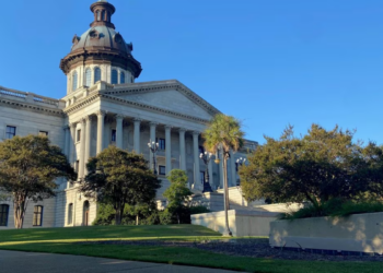 НАЈНОВИЈЕ: ГУВЕРНЕР ЈУЖНЕ КАРОЛИНЕ ПОТПИСАО ЗАКОН О ОТКУЦАЈУ БЕБИНОГ СРЦА!