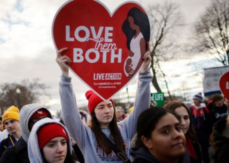 АМЕРИКА ПОСЛЕ ПОВЛАЧЕЊЕ ПРЕСУДЕ О АБОРТУСУ: 60.000 АБОРТУСА СПРЕЧЕНО У ПРОЛАЈФ ДРЖАВАМА