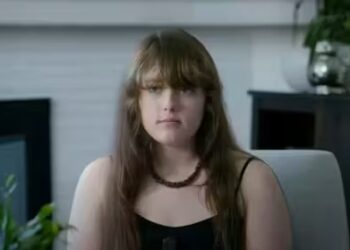 La vittima della propaganda transgender chiede giustizia: Kayla Lovdahl fa causa all’ospedale