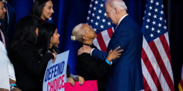 Le président Biden applaudit les dirigeants de l’industrie de l’avortement en échange de leur soutien