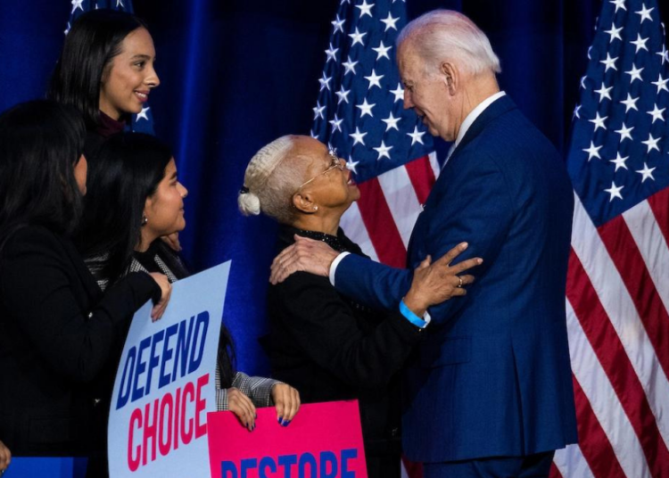 Le président Biden applaudit les dirigeants de l’industrie de l’avortement en échange de leur soutien