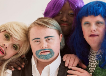 La controversa troupe “Drag Syndrome” scatena l’indignazione per la presenza di persone con la sindrome di Down in spettacoli sessualizzati