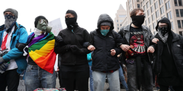 Pride Day protests at Glenoaks Elementary ignite controversy on LGBTQ+ education