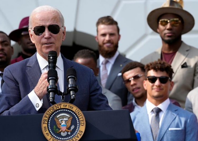 Il kicker della NFL usa la visita alla Casa Bianca per sottolineare la sua posizione a favore della vita.