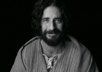 The Chosen: bufera sulla bandiera LGBT sul set della serie TV cristiana