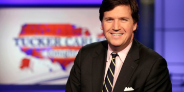 Tucker Carlson promuove i valori tradizionali nel suo nuovo show su Twitter