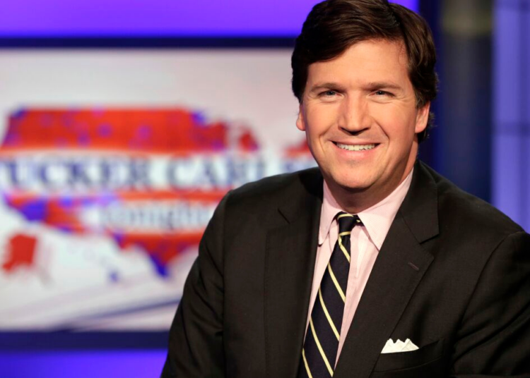 Tucker Carlson promuove i valori tradizionali nel suo nuovo show su Twitter
