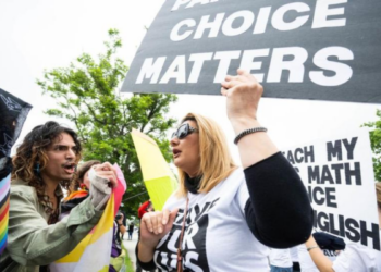 ОТАВА: РОДИТЕЉИ ПРОТИВ ЛГБТ САДРЖАЈА У КАНАДСКИМ ШКОЛАМА