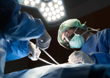 НАЈВЕЋИ КАТОЛИЧКИ НЕПРОФИТНИ ЗДРАВСТВЕНИ СИСТЕМ ОПТУЖЕН ДА РАДИ ОПЕРАЦИЈЕ ПРОМЕНЕ ПОЛА