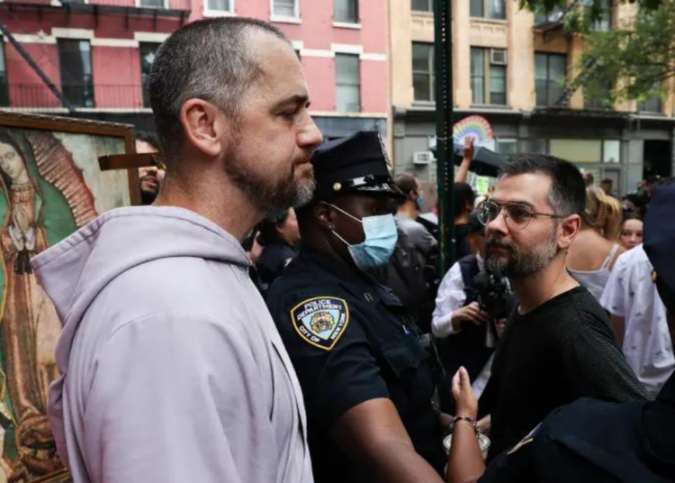 Al frate pro-life è stata inflitta una dura condanna dopo aver bloccato una clinica abortiva