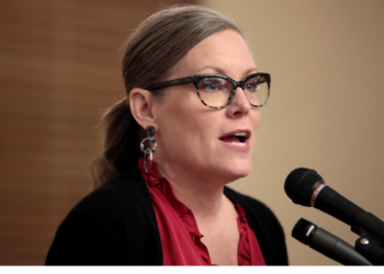 Arizona: Staatsanwalt kritisiert Gouverneurin Katie Hobbs, die Strafverfolgung von Abtreibungsfällen einschränkt