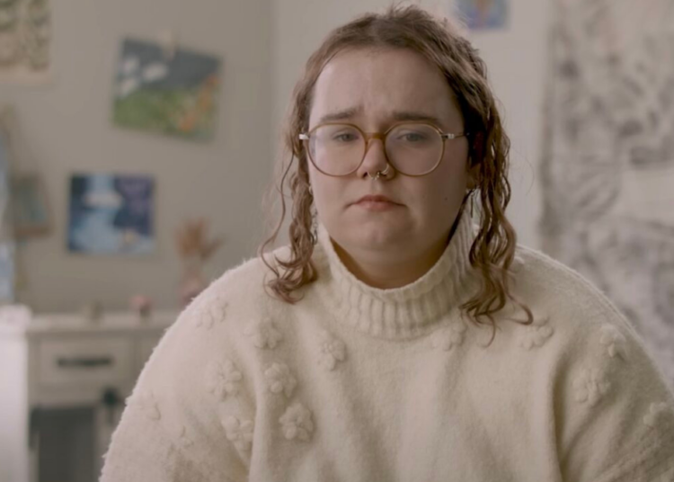 Una mujer demanda daños por el proceso de transición de género