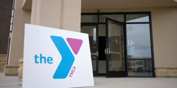 Une adolescente nageuse défend les droits des femmes dans le cadre d’une controverse au YMCA de l’Illinois