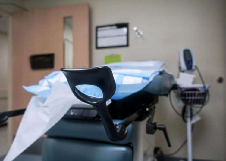 Un aborto fallito in una struttura abortiva di New York provoca lesioni per tutta la vita alla madre adolescente e al bambino sopravvissuto