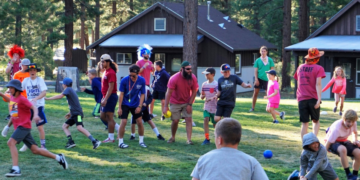 I campi estivi americani danno priorità alle agende politiche rispetto ai valori tradizionali