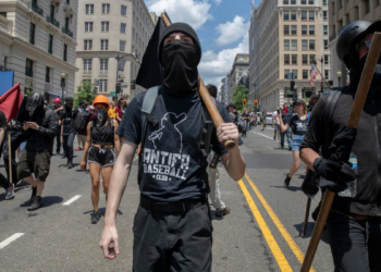 Lo studio mostra un aumento significativo del sostegno alla violenza politica tra gli elettori democratici negli Stati Uniti.