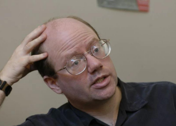 Il cofondatore di Wikipedia, Larry Sanger, critica la piattaforma per i suoi pregiudizi di sinistra e l’influenza dei servizi segreti statunitensi