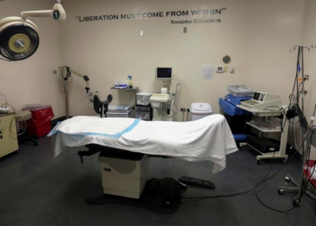 КАНЗАС: ЖЕНА ДОЖИВЕЛА КОМПЛИКАЦИЈЕ УСЛЕД ЛЕГАЛНОГ АБОРТУСА