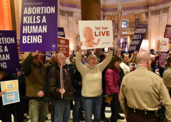 МИНЕСОТА ДОНЕЛА ЗАКОН КОЈИ ЗАНЕМАРУЈЕ БЕБЕ РОЂЕНЕ ЖИВЕ НАКОН АБОРТУСА