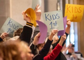 МИСУРИ: СУДИЈА ОДОБРИО ЗАКОН О ЗАБРАНИ ТРАНСРОДНИХ ОПЕРАЦИЈА И ТРЕТМАНА ЗА МАЛОЛЕТНИКЕ