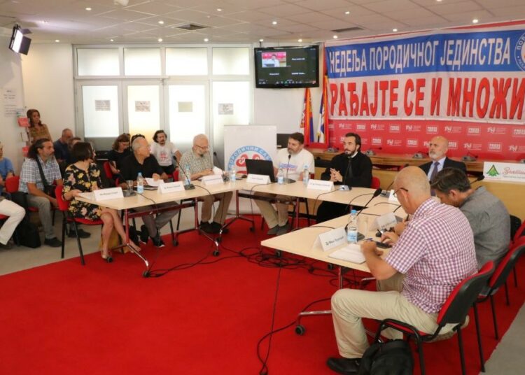 KO НАДЗИРЕ ДУШЕ НАШЕ ДЕЦЕ?