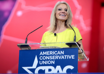 Kellyanne Conway pide desenmascarar a los demócratas como extremistas radicales proaborto