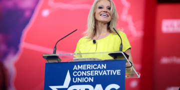 Kellyanne Conway pide desenmascarar a los demócratas como extremistas radicales proaborto