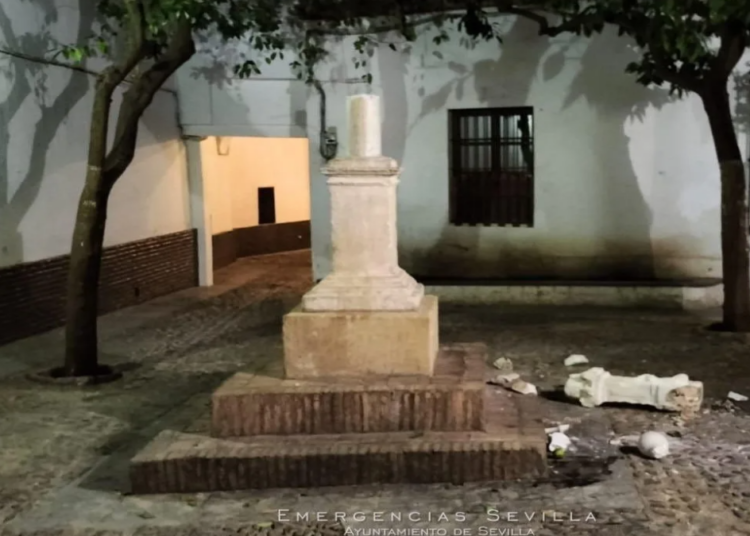 España: Denuncia por la destrucción de la cruz de San Lázaro de Sevilla