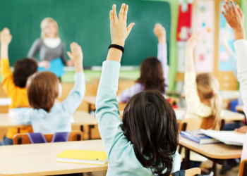 Los padres religiosos luchan por el control de la educación de sus hijos