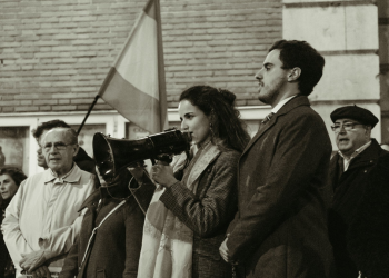 Government Delegate in Madrid denounced for going after citizens reading the rosary