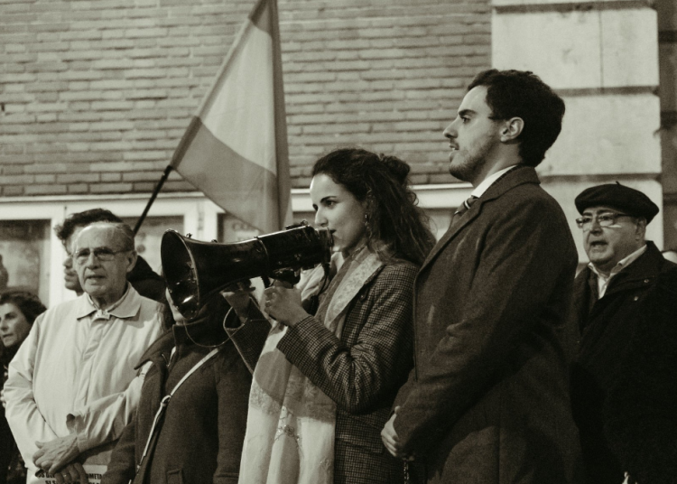 Government Delegate in Madrid denounced for going after citizens reading the rosary