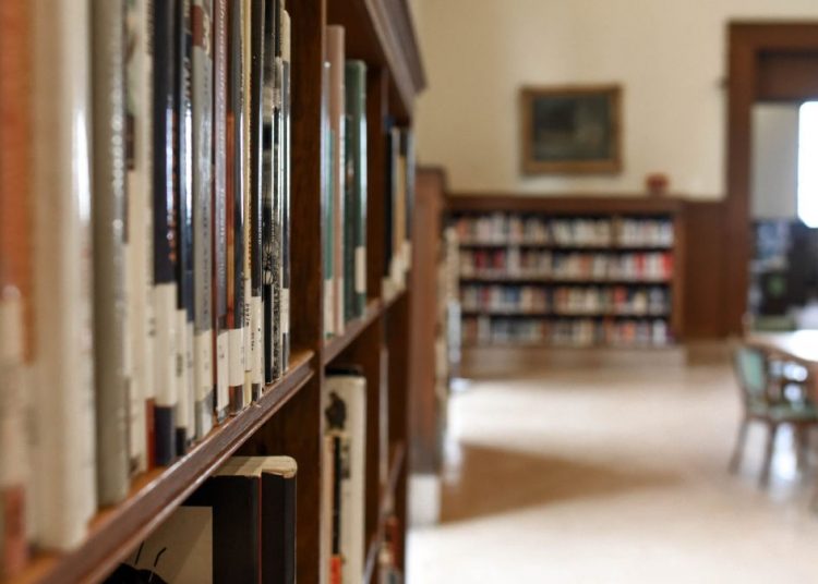 Texas: prohibición de libros sexualmente explícitos en las bibliotecas escolares