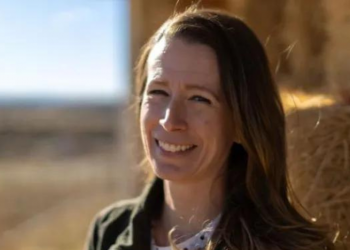 La madre dell’Oregon contesta la politica di adozione ideologica di genere dello Stato