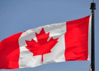 "Drapeau canadien - Canadian flag" by abdallahh is licensed under CC BY 2.0.