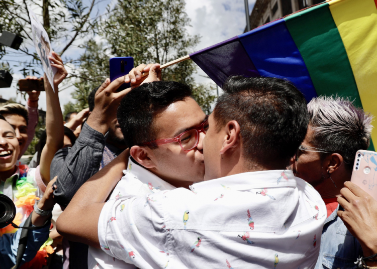 Los padres que no aceptan la agenda trans son atacados en California