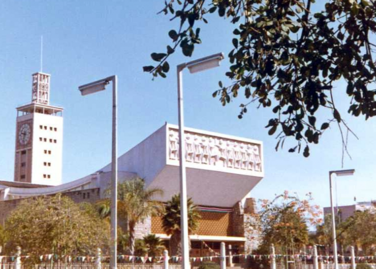 "File:Kenyan parliament in Nairobi (3201224078).jpg" by mwanasimba from La Réunion is licensed under CC BY-SA 2.0.