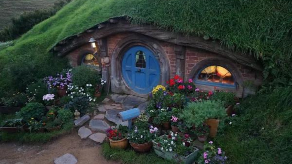 "Hobbit hole (25)" by 4nitsirk is licensed under CC BY-SA 2.0.