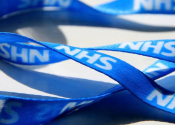 Больничный фонд NHS при Университете Сассекса утверждает, что молоко трансгендерных женщин полезно для младенцев