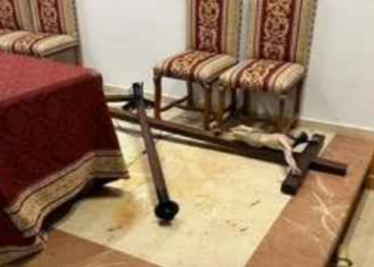 Querella contra un hombre que asaltó una capilla en Málaga (España) al grito de “Dios no existe” causando importantes destrozos