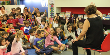 Ve a contarle a otro tus cuentos, porque a mis hijos los educo yo