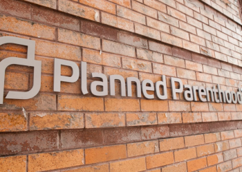 Kansas redirige los fondos de los contribuyentes de Planned Parenthood a las alternativas al aborto