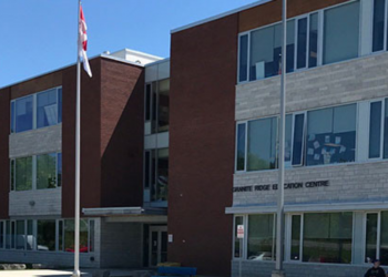 Ученик из Онтарија суспендован због мајице с натписом „Постоје само два пола”