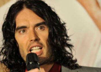 This image was originally posted to Flickr by Eva Rinaldi Celebrity and Live Music Photographer at https://www.flickr.com/photos/58820009@N05/5622506846. It was reviewed on 25 November 2014 by FlickreviewR and was confirmed to be licensed under the terms of the cc-by-sa-2.0.