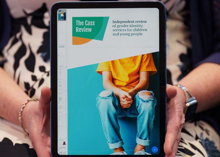 L’étude du Dr Cass annonce un « changement d’orientation fondamental » dans les soins liés au genre