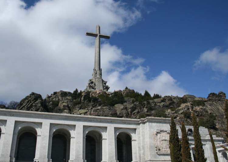 Abogados Cristianos solicita que se sancione al fiscal que se opuso a la paralización de las exhumaciones del Valle de los Caídos