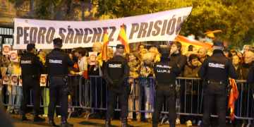 Querella contra PSOE, Junts, Esquerra y Patxi López por la aprobación de la ley de amnistía