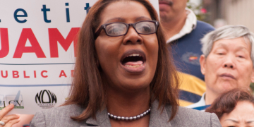 This image, originally posted to Flickr, was reviewed on 25 December 2013 by the administrator or reviewer Leoboudv, who confirmed that it was available on Flickr under the stated license on that date.