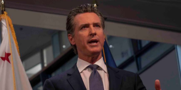 Governor Newsom moves to fast-track temporary licenses for Arizona doctors to perform abortions in California