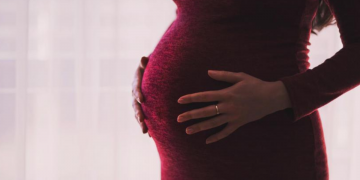 “Bachelor” Star Colton Underwood facing criticism over surrogacy announcement