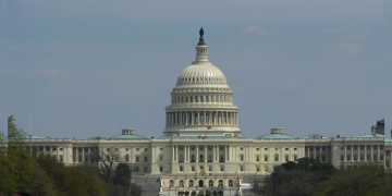 Conservadores critican el proyecto de ley «Minibús» por el despilfarro en diversidad y seguridad fronteriza en países extranjeros